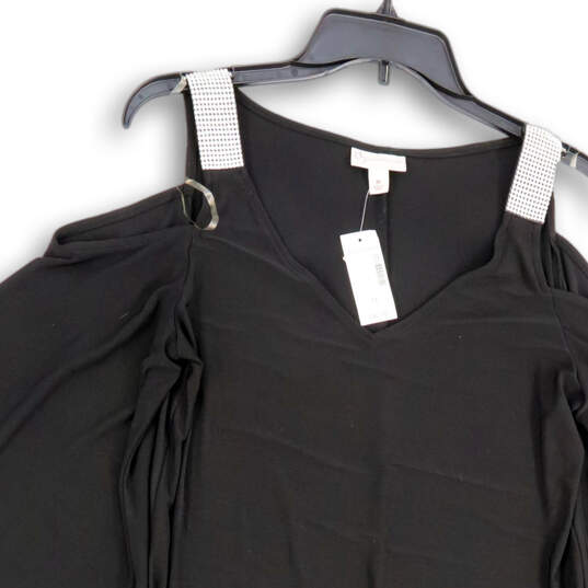 NWT Womens Black Cold Shoulder V-Neck Short Sleeve Shift Dress Size Medium image number 3