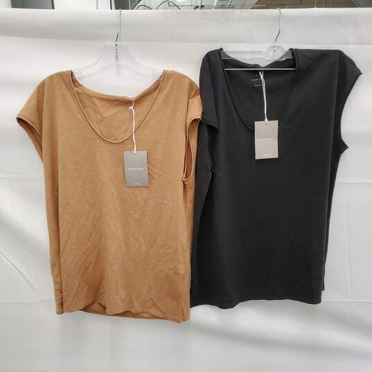 Lot of 2 NWT Everlane T-Shirts Black & Brown sz M image number 1