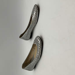 Womens Silver Leather Eyelet Square Toe Slip-On Ballet Flats Size 6 M alternative image