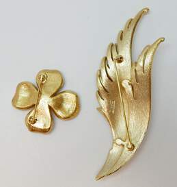 Vintage Crown Trifari Dogwood Flower & Feather Gold Tone Brooches 38.7g alternative image