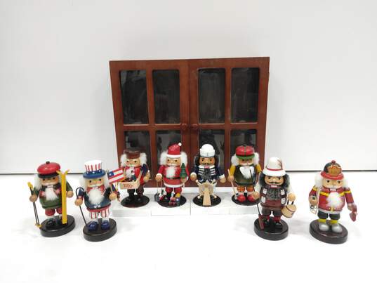 Set of 8 Nutcrackers in Display Case image number 2
