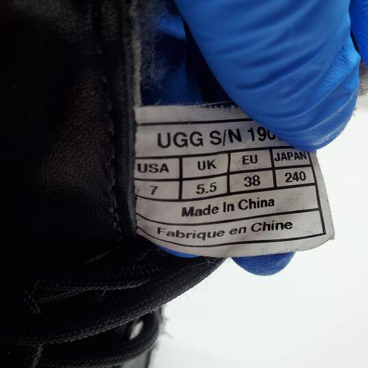 UGG Women's Adirondack Boot Size 7 Lace Up Black Leather Sheepskin image number 4