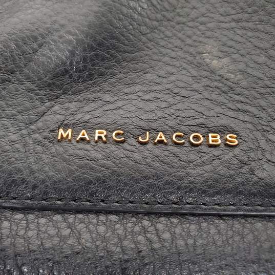 Marc Jacobs Black Pebbled Leather Small Crossbody Bag AUTHENTICATED image number 7