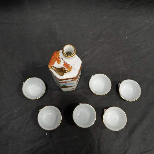 Set of 7 Kutani Maple Leaf Print Sake Decanter & Cups image number 3