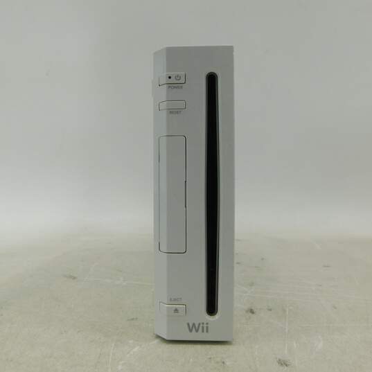 Nintendo Wii + Games image number 4