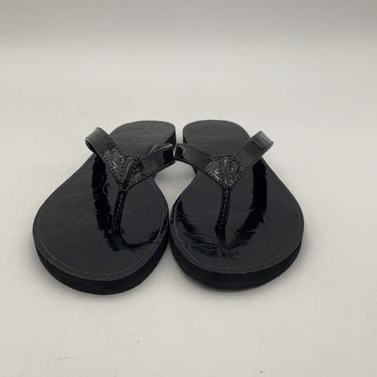 NIB Womens Cadde Patent Q990 Black Slip-On Flip Flop Sandals Size 8 M image number 2