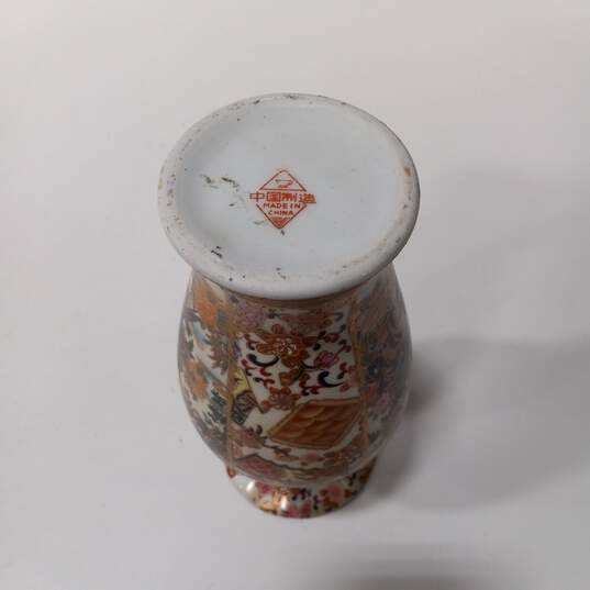Eastern Porcelain Vase image number 5
