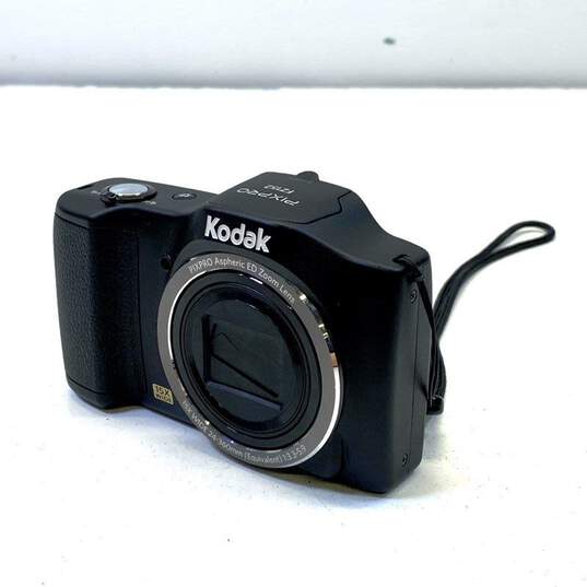 Kodak Pixpro FZ152 16.0MP Compact Digital Camera image number 1