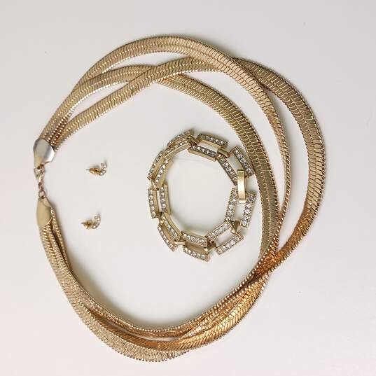 Set of Assorted Gold Tone Costume Jewelry image number 2