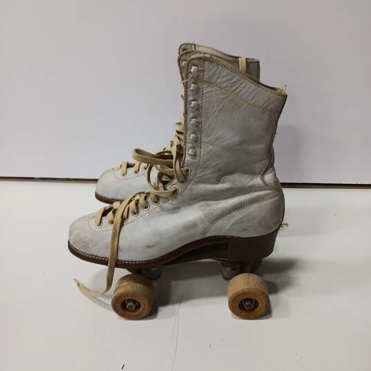 Vintage Roller Skates with Storage Box image number 3