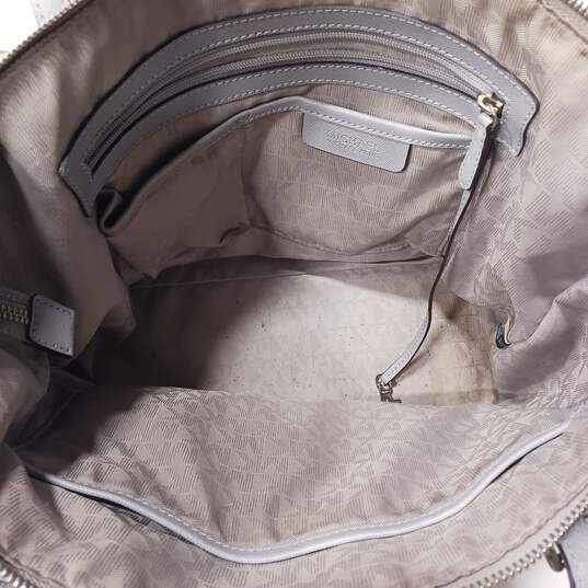 Michael Kors Gray Leather Tote Purse image number 4