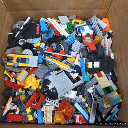 8.5 Lb Lot of Assorted Lego Bricks