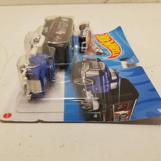 Hot Wheels Super Rigs Cruisin' Illusion Transport Vehicle with Car Included NIP image number 4