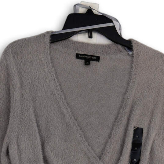 NWT Womens Gray Faux Fur Wrap V-Neck Long Sleeve Pullover Sweater Size M image number 1
