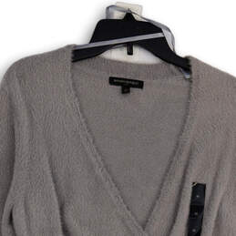 NWT Womens Gray Faux Fur Wrap V-Neck Long Sleeve Pullover Sweater Size M