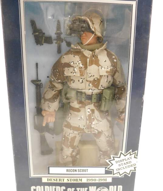Soldiers of the World 12" Action Figure Desert Storm Recon Scout image number 3