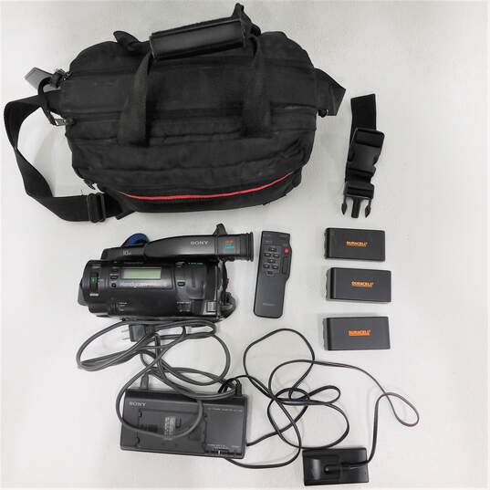 Sony Hi-8 CCD-TR9 Camcorder W/ Batteries Charger & Case image number 1