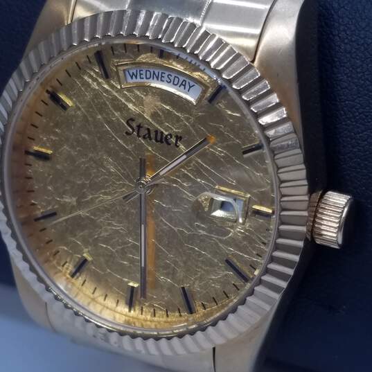 Stauer 24867 999.9 Gold Foil Dial 40mm Quartz Analog Day & Date Watch 134.0g image number 3