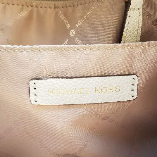 Michael Kors Pebble Leather Nicole Shoulder Bag Cream image number 5