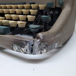 VTG. Underwood *P/R Untested* Golden Touch Manual Typewriter alternative image