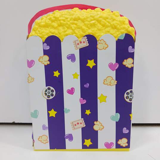 Polly Pocket Un-Box-It Popcorn Playset image number 3