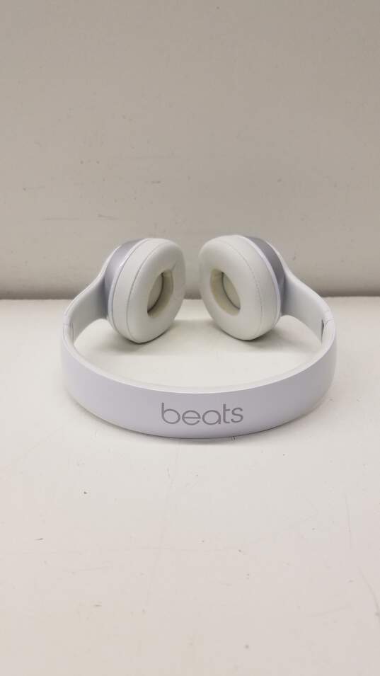 Beats Solo 2 Wireless Headphones image number 8