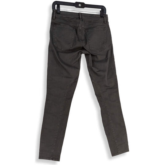NWT Womens Gray Denim Medium Wash 5-Pocket Design Skinny Leg Jeans Size 27 image number 2