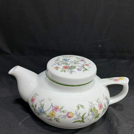 Bundle of Andrea Corona Teapot And Cup, And 4 Floral 39/6 Cups image number 2