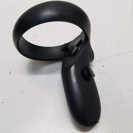 Oculus Quest Standard Facial Interface and Oculus Touch Controller (Left) Bundle image number 4