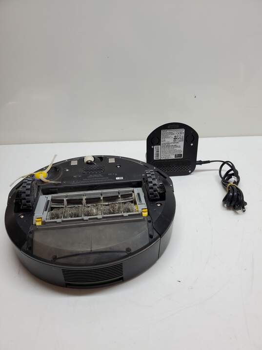 iRobot Roomba 690 Vacuum Cleaner with Integrated Charging Dock - Untested for Parts/Repairs image number 2