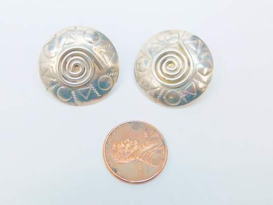 Vintage Barbara Sucherman 925 Modernist Spiral Overlay Geometric Stamped Funky Dome Clip On Earrings 8.3g image number 5