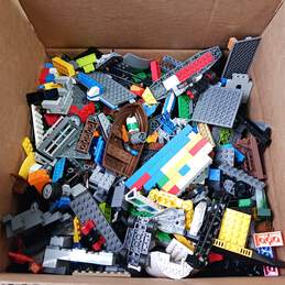 8.7 lbs Assorted LEGO Bricks alternative image