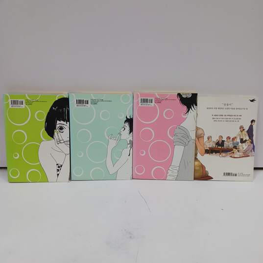 Bundle of 4 Japanese Edition Graphic Novels image number 3