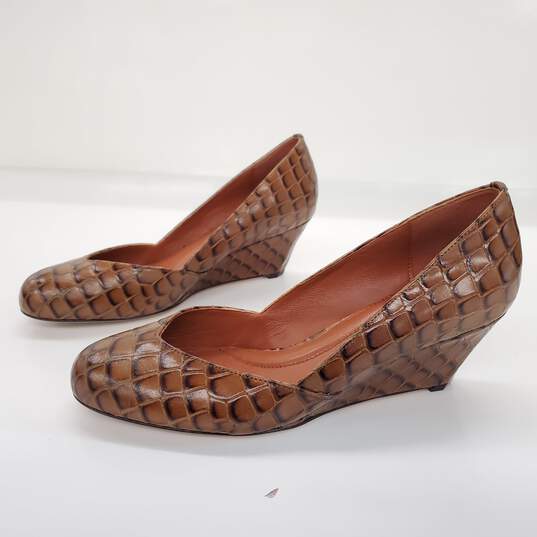 Johnston & Murphy Women's Brown Croc Embossed Leather Wedges Size 7.5 image number 1
