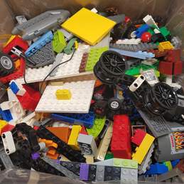 Lego Bundle Lot of Mixed Pieces alternative image