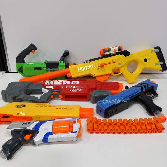 Bundle of 6 Assorted Dart Blasters w/ Accessories image number 1