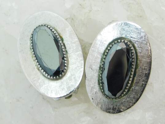 Vintage Whiting & Davis Co Silvertone Faceted Hematite Brushed Oval Clip On Earrings 12.8g image number 3