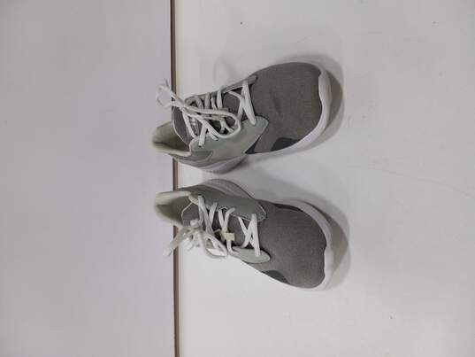 Women's Gray Sneakers Size 9 image number 1
