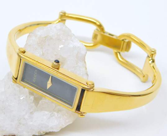 Gucci 1500 L Gold Tone Black Dial Swiss Quartz Bracelet Watch 27.9g image number 3