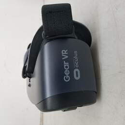 Samsung Gear VR Headset w/ Controller alternative image