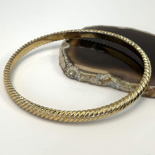 Designer J. Crew Gold-Tone Spiral Twisted Round Bangle Bracelet 17.0g image number 1