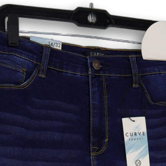 NWT Womens Blue Denim Dark Wash 5-Pocket Design Boyfriend Shorts Size 14/32 image number 4