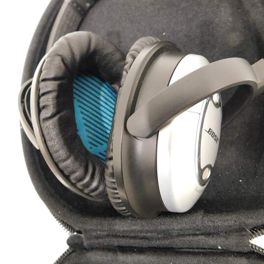 Bose QuietComfort 15 Over-Ear Headphones With Case image number 4