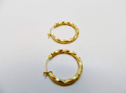 14K Gold Etched & Brushed Twisted Tube Hoop Earrings 1.8g image number 3