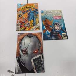 Lot of 7 Assorted DC Comic Books alternative image