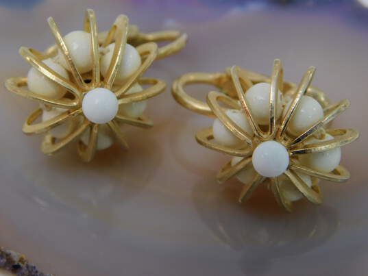 Vintage Coro White Beaded & Gold Tone Clip-On Earrings 4.5g image number 1