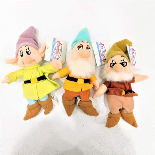 Vintage Disney Snow White & The Seven Dwarfs Vinyl Figures W/ Disney Store Bean Bag Plush Dolls image number 2
