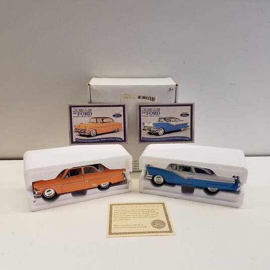 12 Diecast Classic Cars and Display Case image number 7
