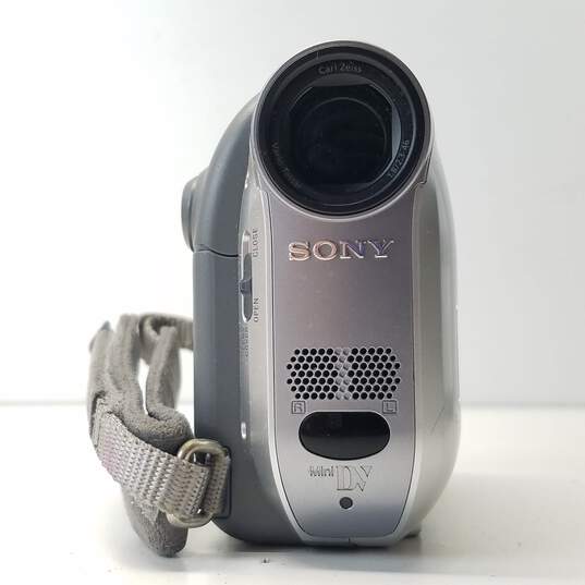 Sony Handycam DCR-HC21 MiniDV Camcorder FOR PARTS OR REPAIR image number 8