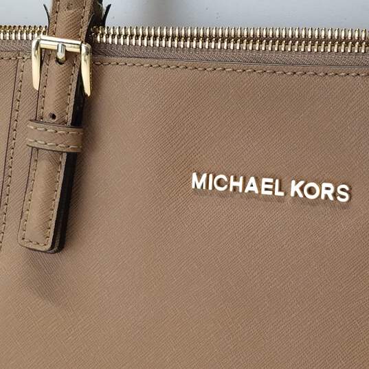 Michael Kors Jet Set Tan Leather Zip Tote Bag image number 8